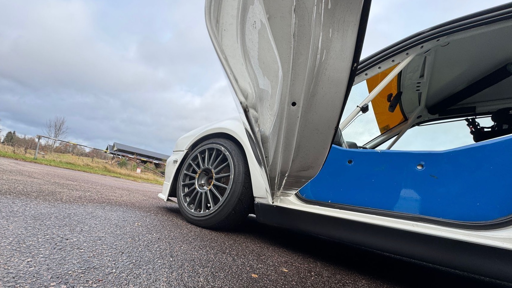 Nissan etcc snett nerifrån 